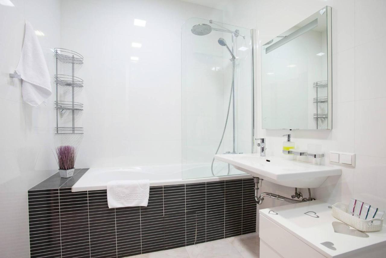 קייב Navit Apartments With Breakfast, Near The Railway Station, The City Center And The Park מראה חיצוני תמונה